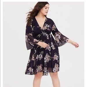 DARK PURPLE FLORAL STUDIO KNIT & CHIFFON SURPLICE DRES